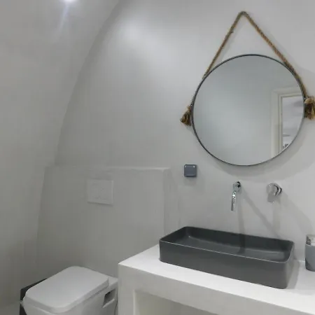 Caldera Center Hotel